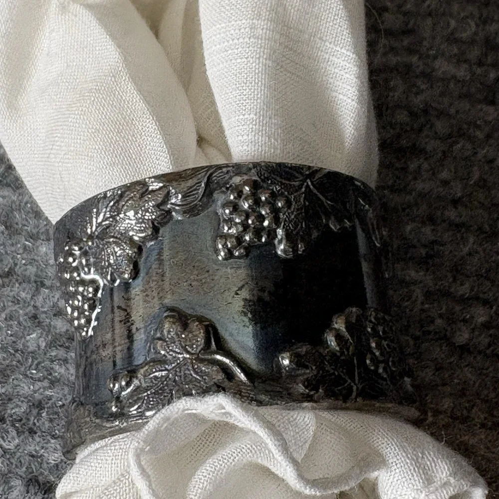 Antique Silverplate Grape Leaf Napkin Ring Victorian Table‎ Decor Vineyard
